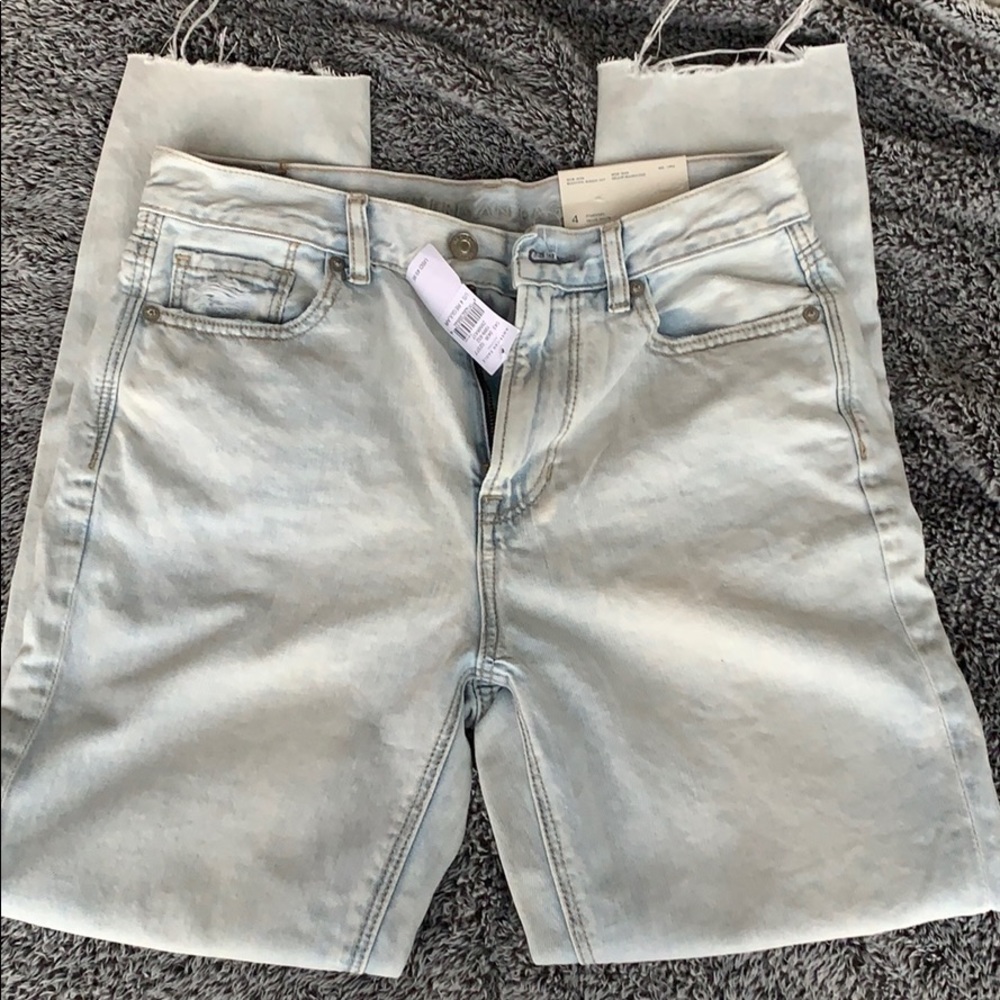 Beautiful Bleach Out Mom Jeans